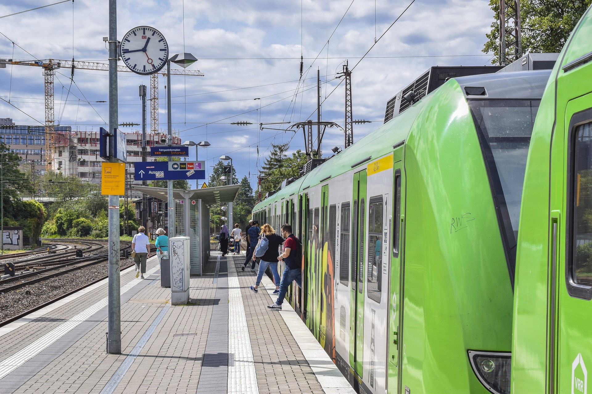 Auszubildende und Studierende müssen Gleichbehandlung erfahren: Thüringer Handwerk fordert vergünstigtes Deutschland-Ticket auch für Azubis